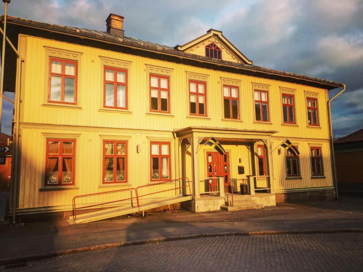 Jaernvaegshotellet B&B Skara Esterno foto