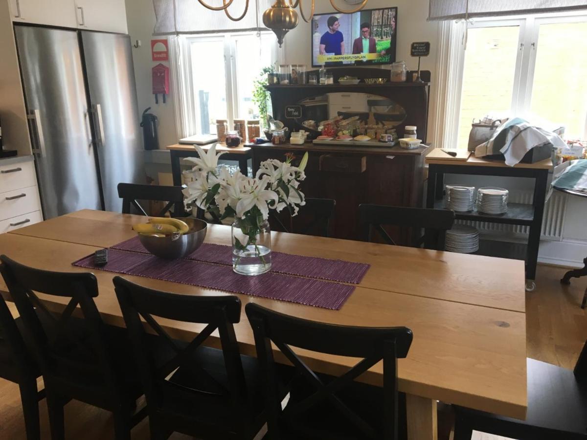 Jaernvaegshotellet B&B Skara Esterno foto