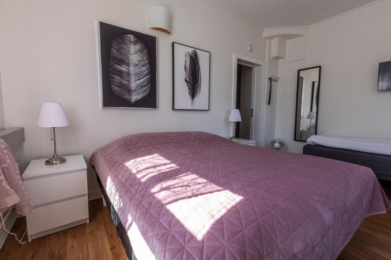 Jaernvaegshotellet B&B Skara Esterno foto