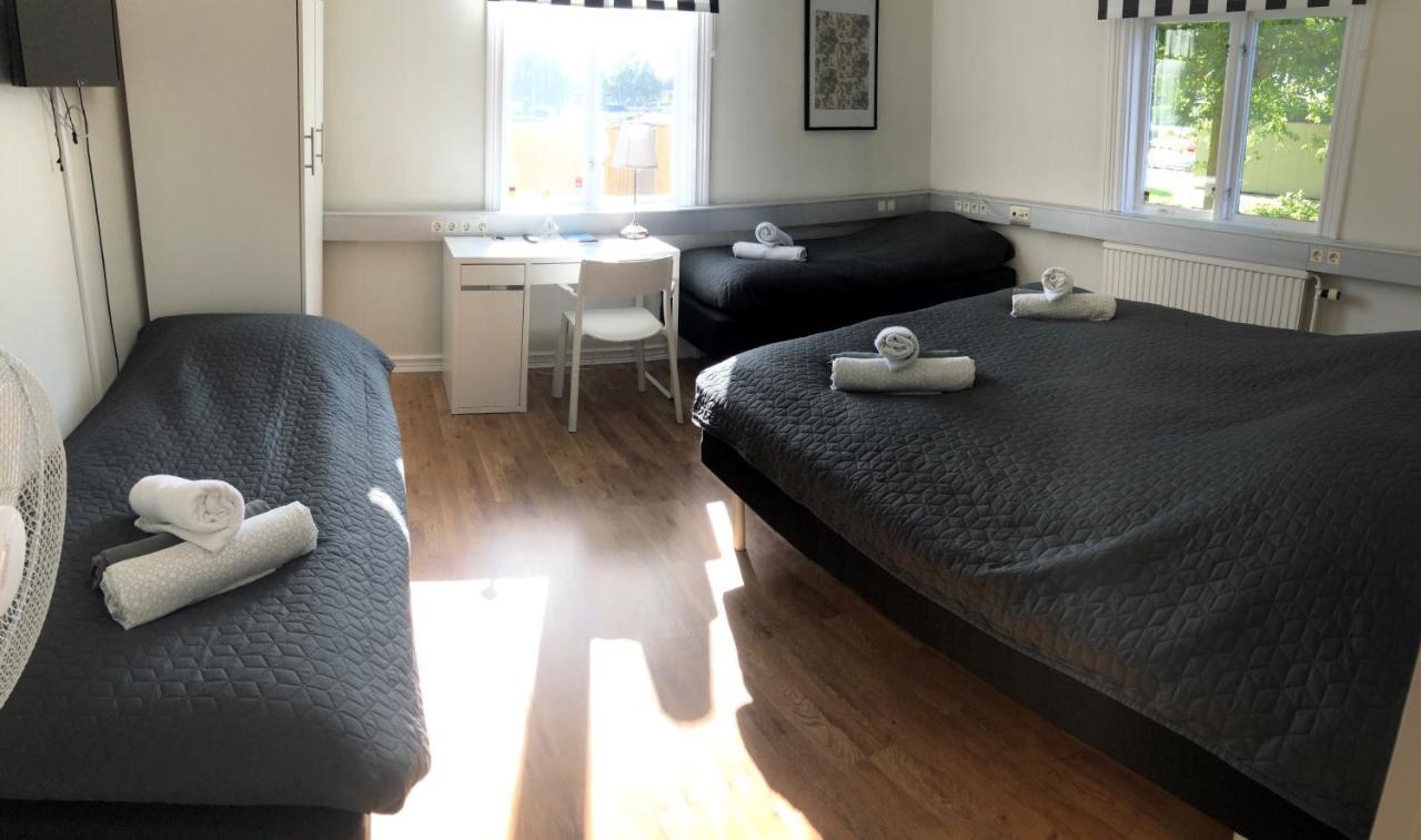Jaernvaegshotellet B&B Skara Esterno foto