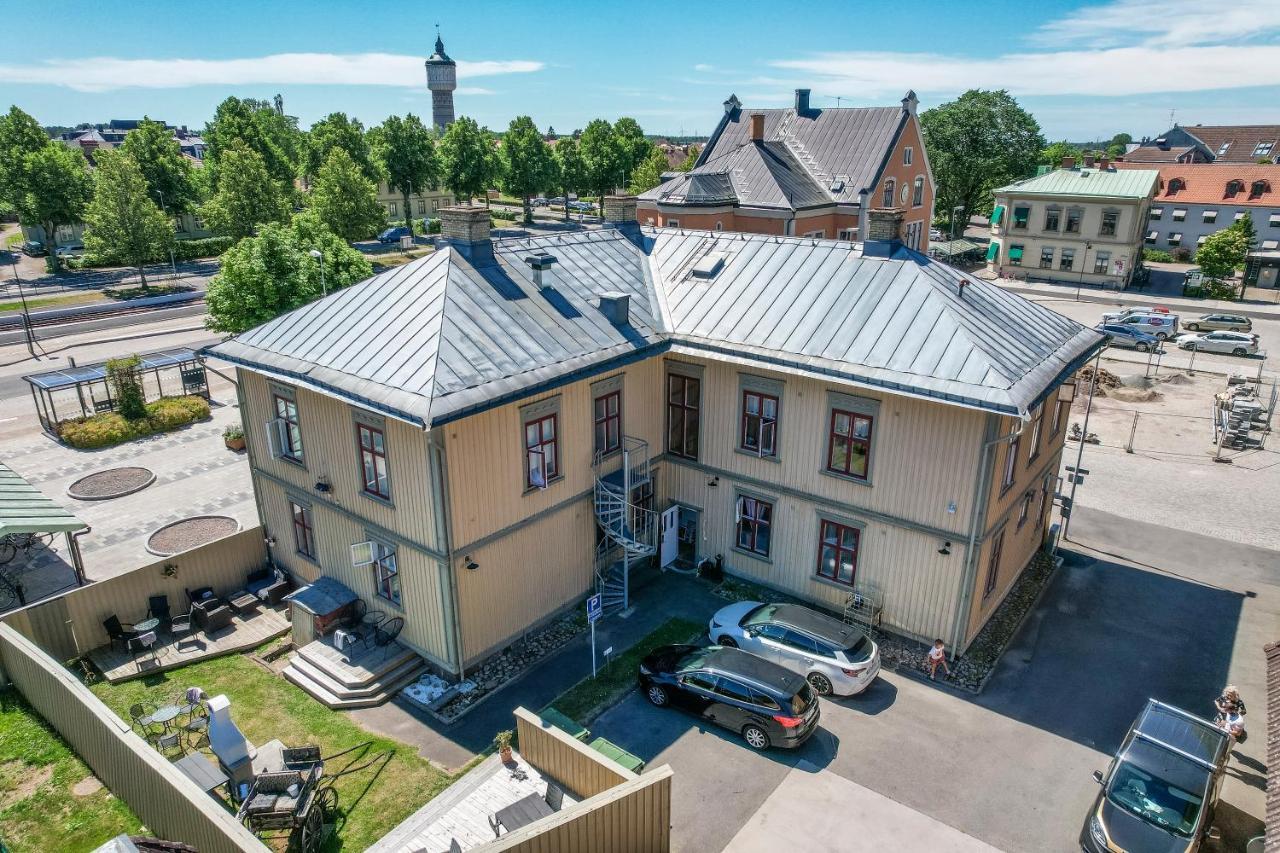 Jaernvaegshotellet B&B Skara Esterno foto