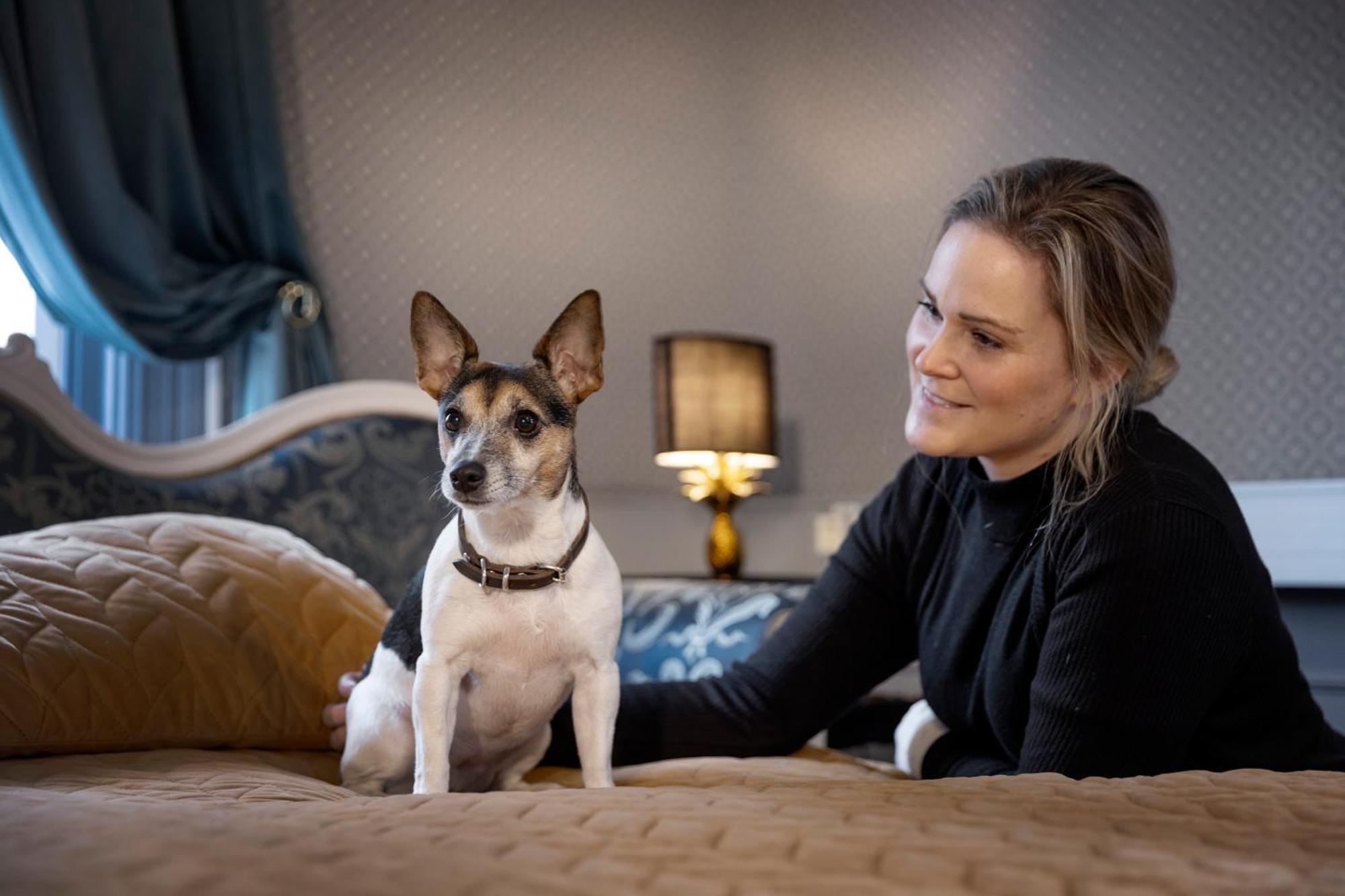 Jaernvaegshotellet B&B Skara Esterno foto